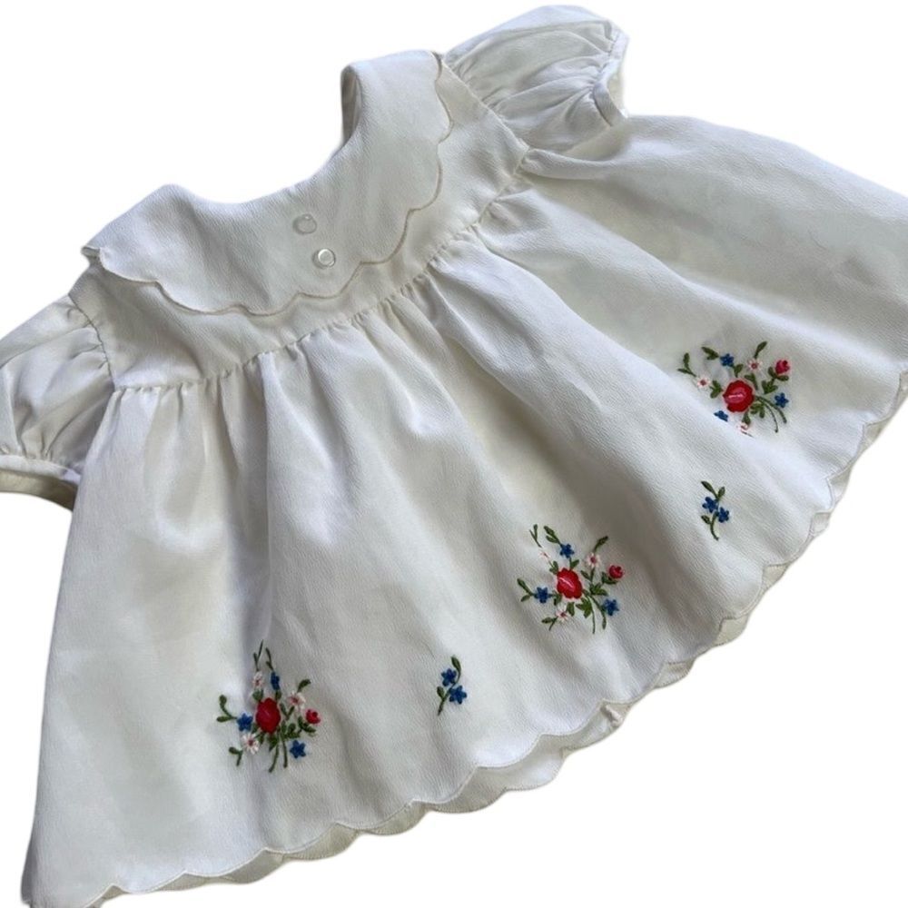 Lovely Vintage 1970s Handmade Floral Embroidered Scalloped Trim Peasant Blouse